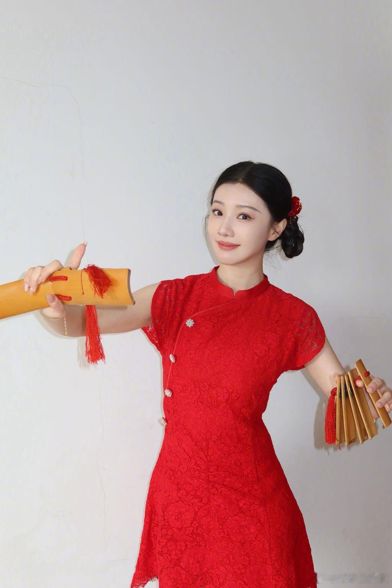 王鹤润打快板宣传佳偶天成 线下状态好好啊，又被惊艳到！打快板宣传新剧《佳偶天成》