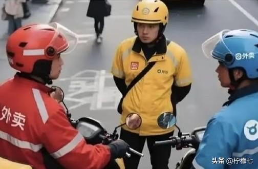 外卖、网约车不再香了⁉️2000 万骑手扎堆，5 个人抢一单🔥
以前大家总开玩
