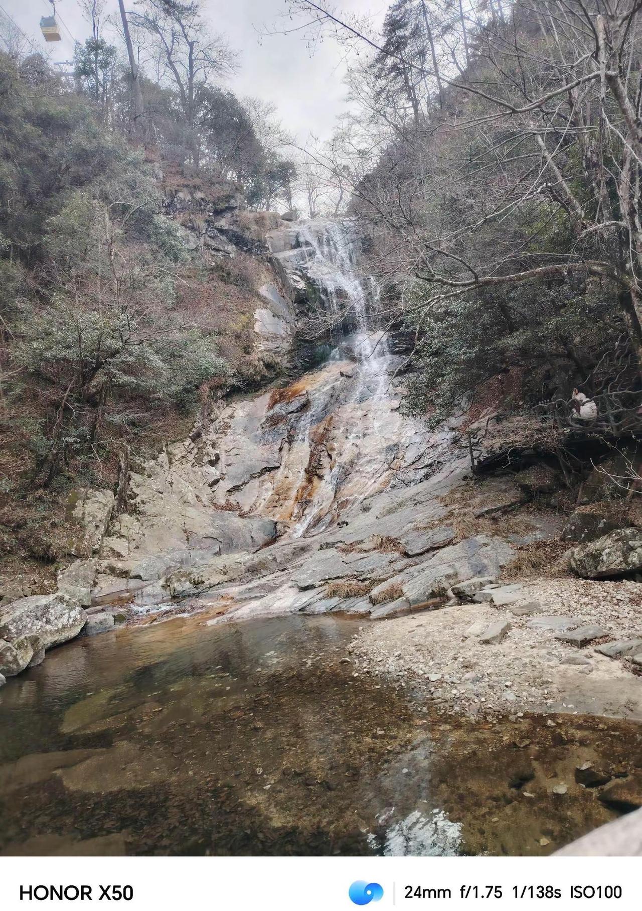 你觉得没人疼？就去爬山吧。爬到山顶看看大自然风景。也放飞自我。来吧，爬山。🤗
