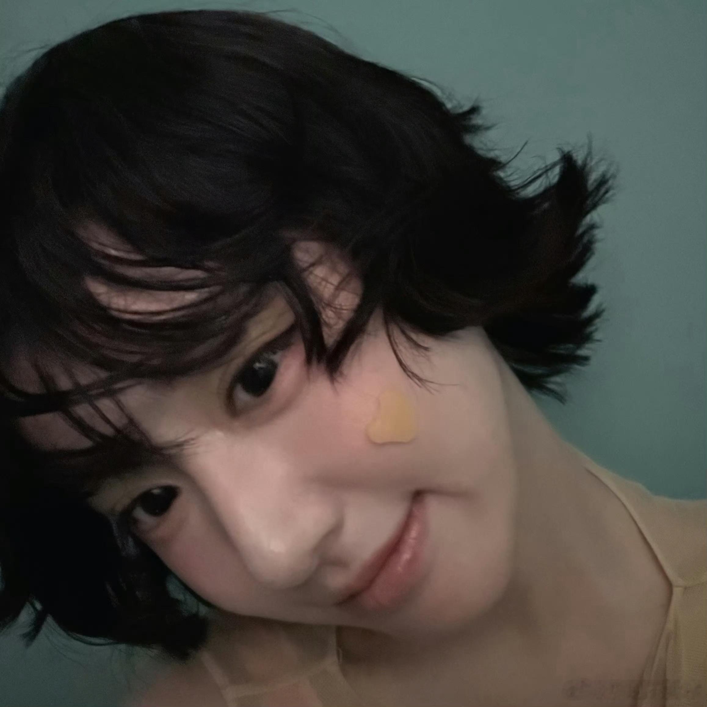这个小女孩好韩啊～和塔塔nyota好像啊！包上恩短发