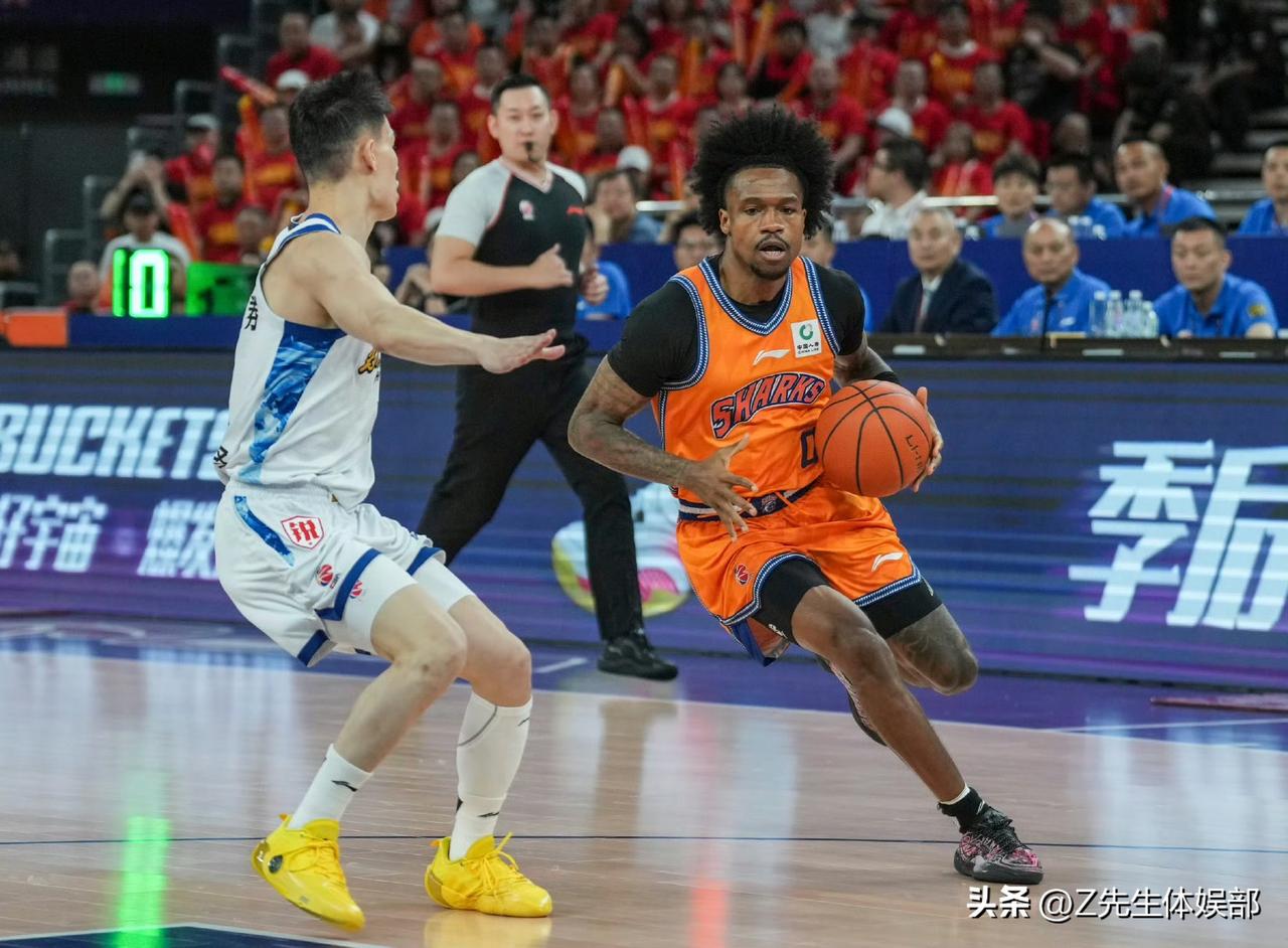 古德温加冕FMVP，当之无愧！

总决赛5战场均29.2分9.0助攻1.8抢断，