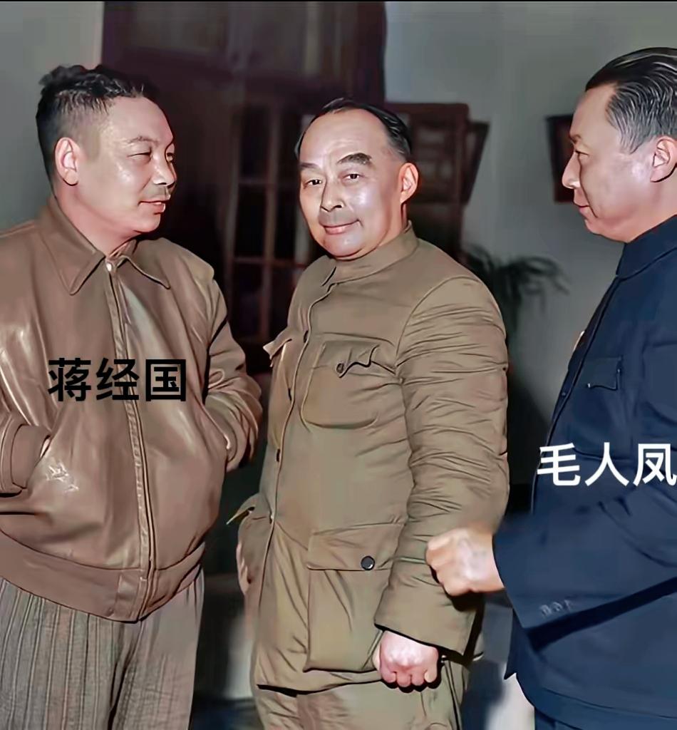 1956年，毛人凤肝癌晚期，蒋经国穿着便装走进病房，想让他去美国那边治病，毛人凤