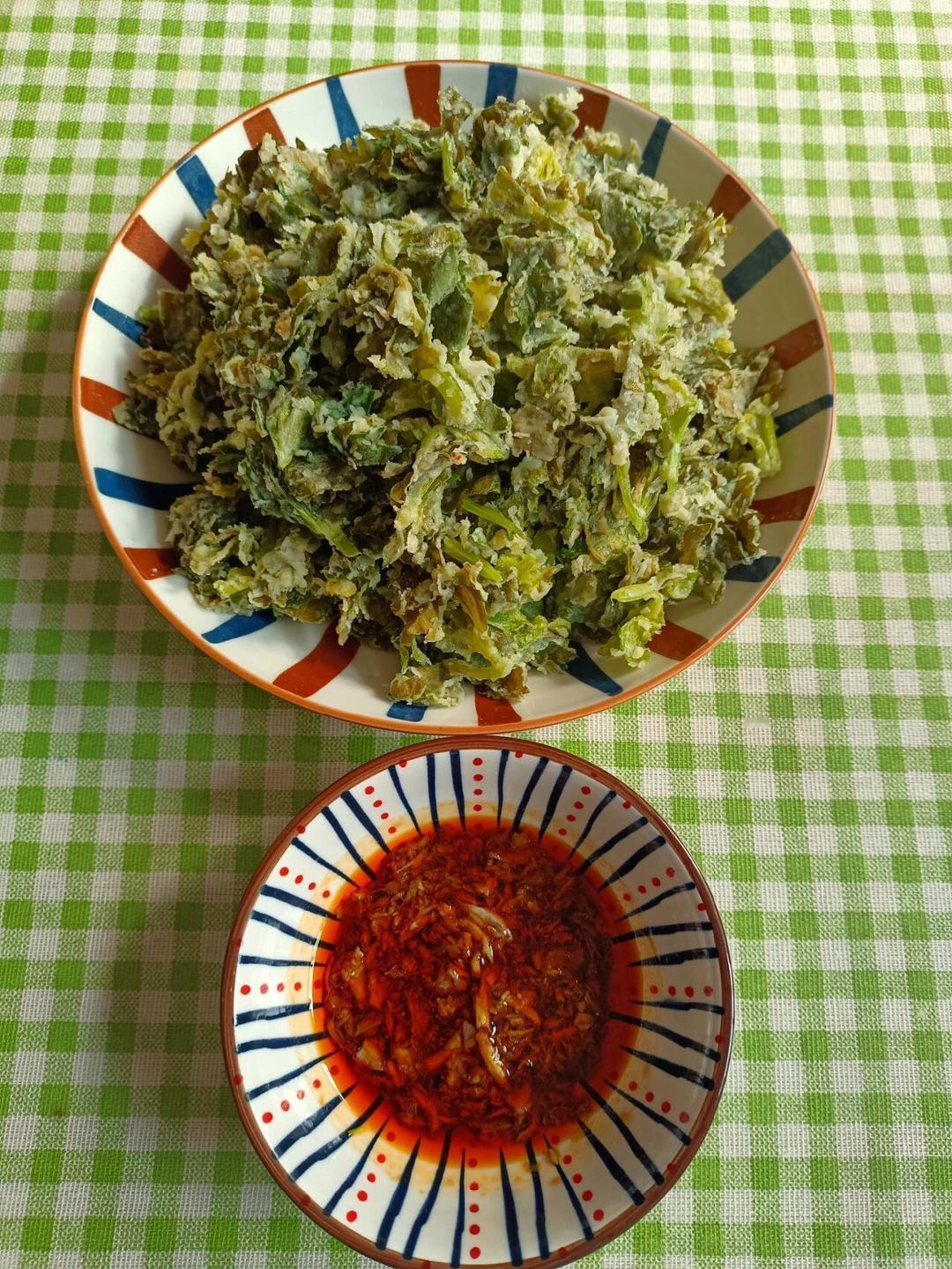 是不是所有的菜叶都可以蒸着吃，突然觉得蒸着吃非常健康，非常有创意，也很美味。重要