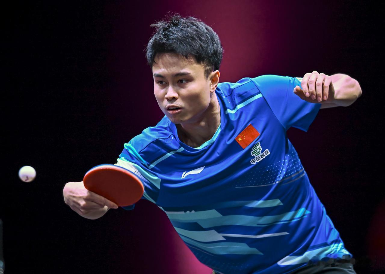大战五局！周启豪3比2战胜新加坡选手郭勇，晋级2026WTT中国大满贯男单32强