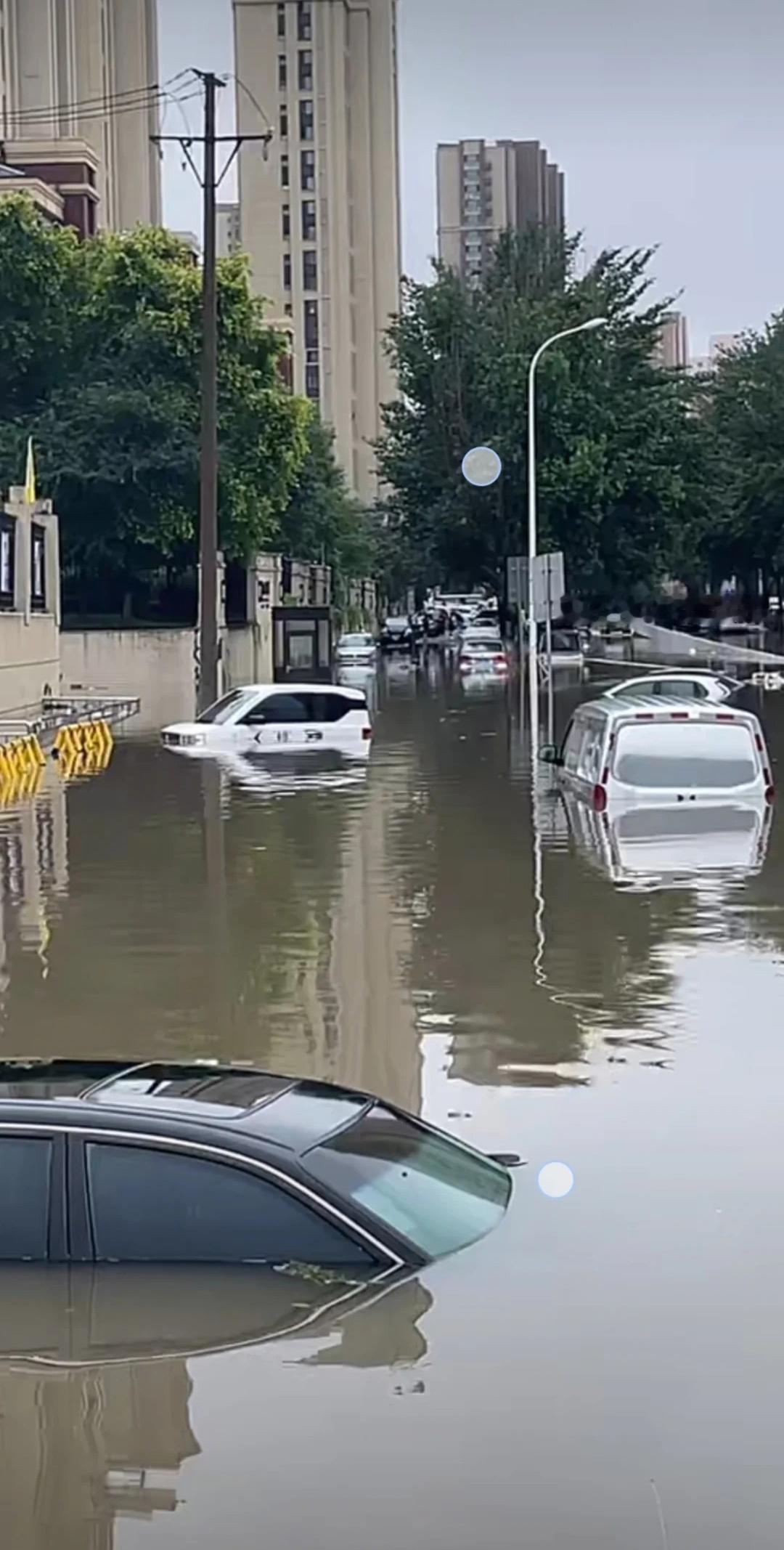 没想到东北也会下这么大的雨，我同学在辽宁省沈阳市工作，今天听他说沈阳下起了倾盆大