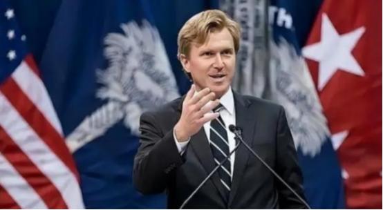 美国还是有头脑清醒的人的，美鹰派专家科尔比告诫美国人：别上俄、印、欧的当了，如果