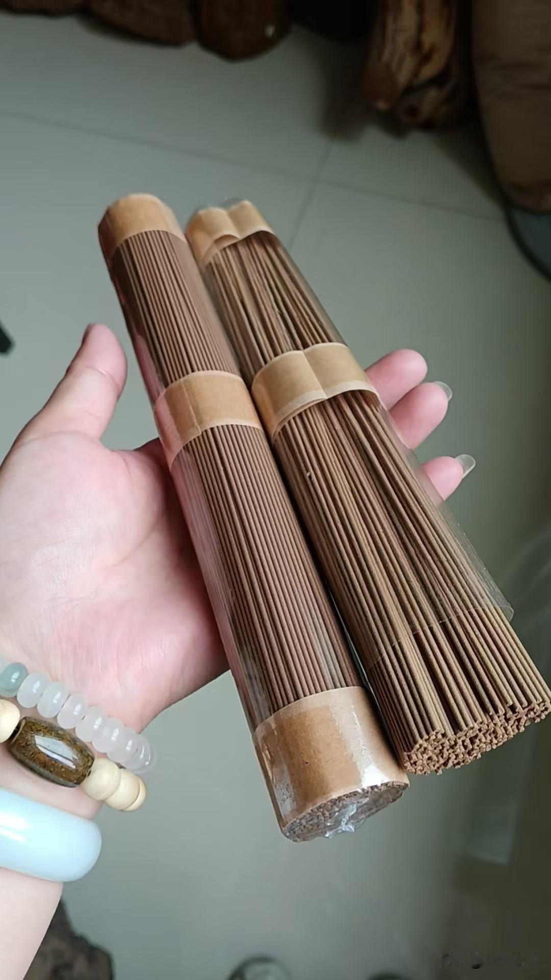 想买几捆香！！一问这个沉香居然要800块钱一款。商家说纯天然的。现在都这么贵了吗