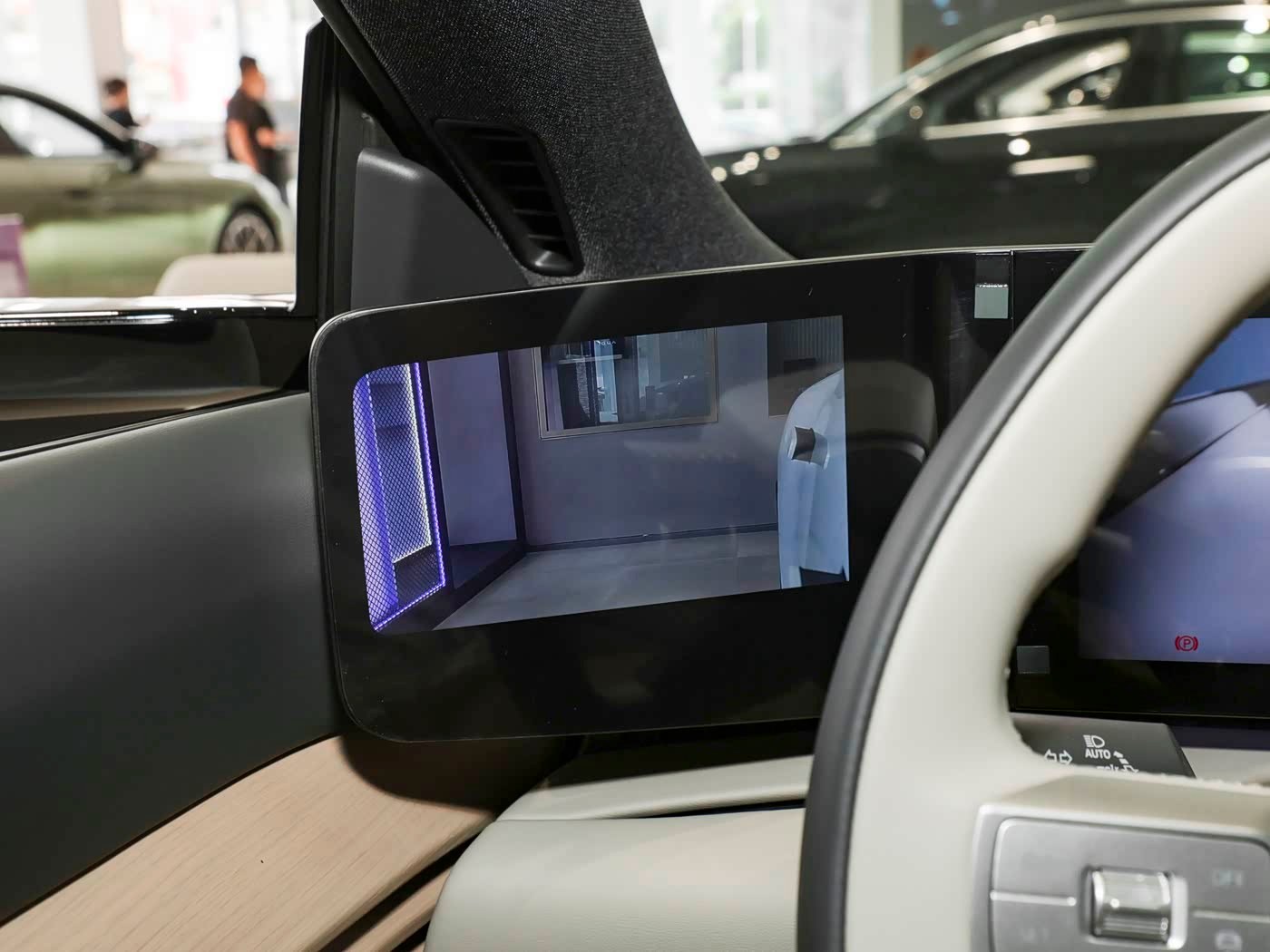 车市观察 电子后视镜还是传统后视镜+盲区摄像头呢？我觉得还是后视镜+盲区摄像头更