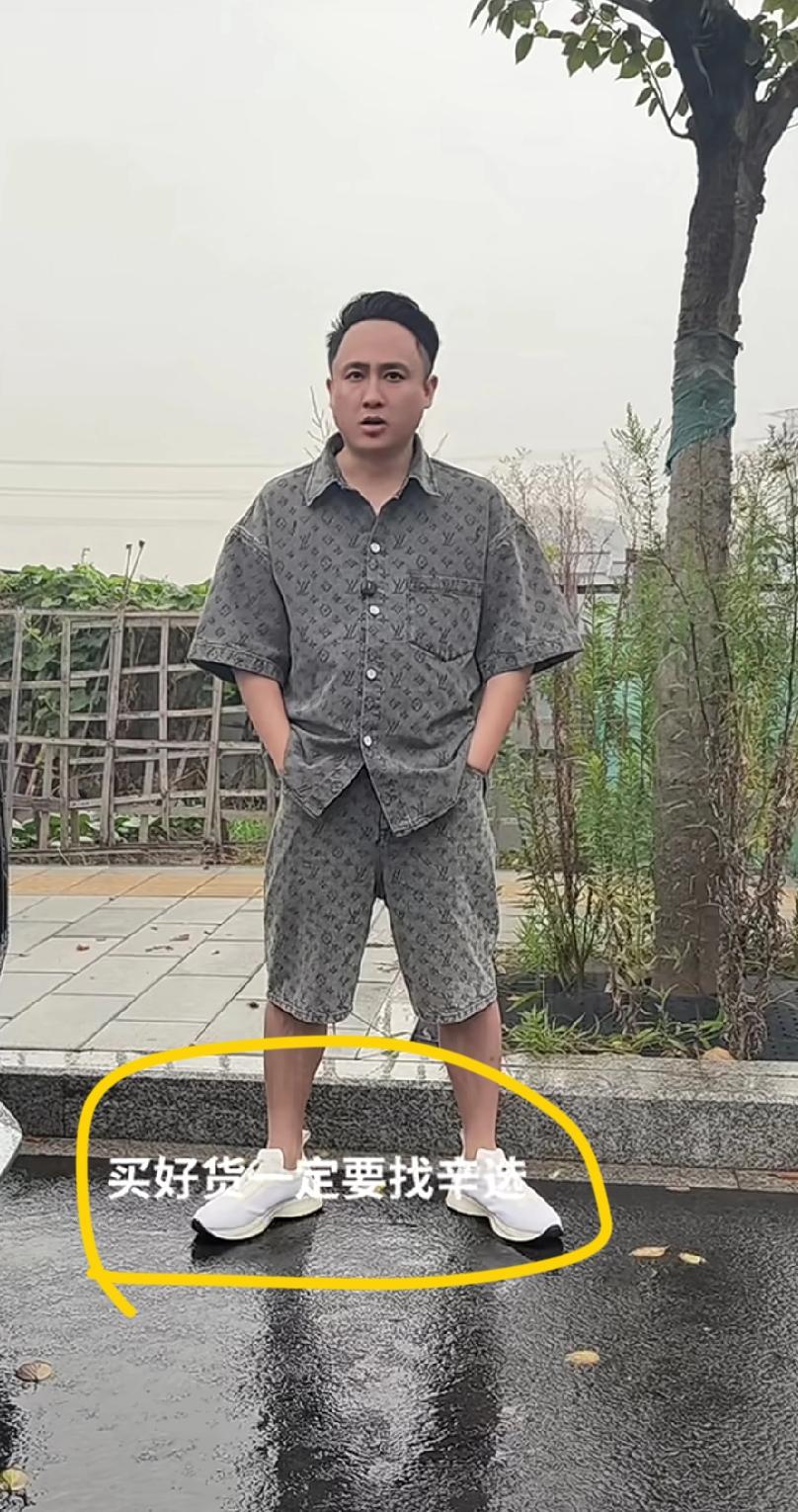 曾经散打和辛选，作为头部主播，斗来斗去。最后辛选因为逐步正规化，越做越大。散打却