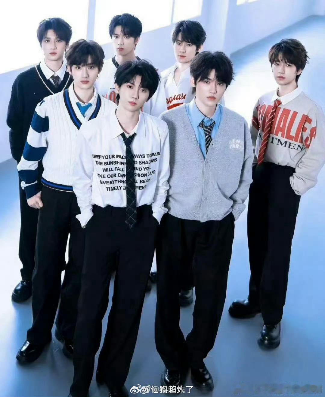 时代少年团的饭撒是真的撒饭 原来饭撒是粉丝服务的趣味音译，并非字面含义。偶像用心