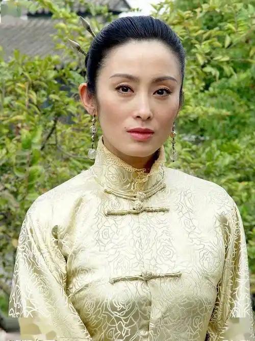 1996年，张敏被逼得走投无路，只身来到上海滩发展，“京城四少”之一的汪雨对张敏
