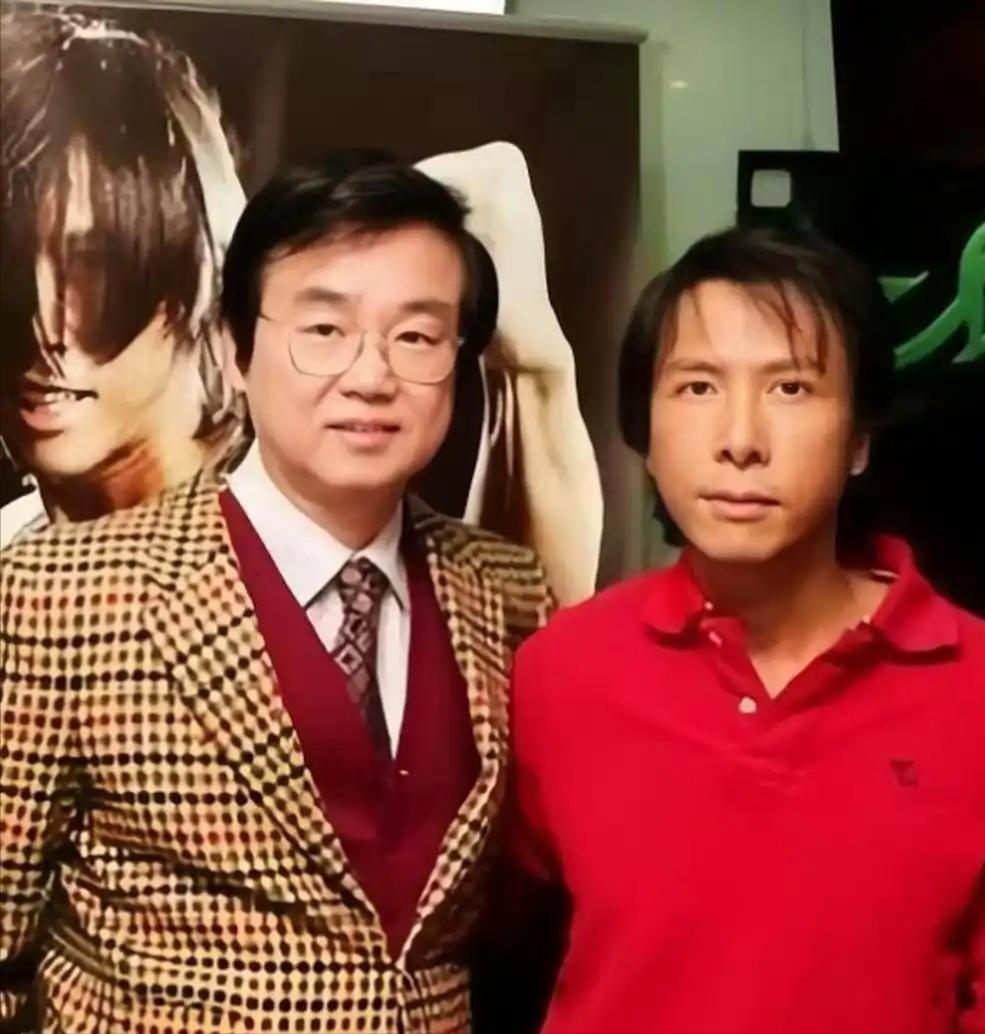 2008年黄百鸣筹拍《叶问》，先找李连杰，李连杰要1亿片酬，又找成龙，成龙要70