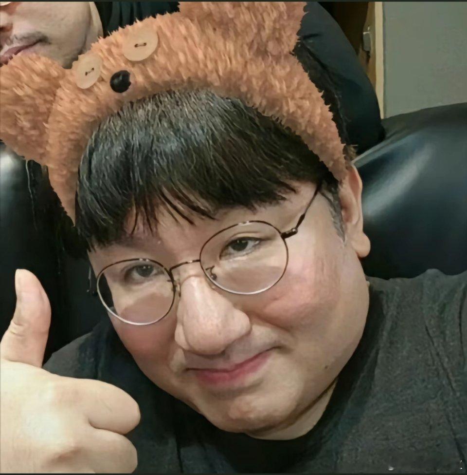 骂吉赛尔的打开后置发现自己长这个b样儿瞬间老实了，然后发现自己还不如方时赫多金感