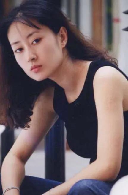 一次，女儿问刘敏涛：“爸爸总是不来看我，你能给他打个电话吗？”刘敏涛当即拒绝，她