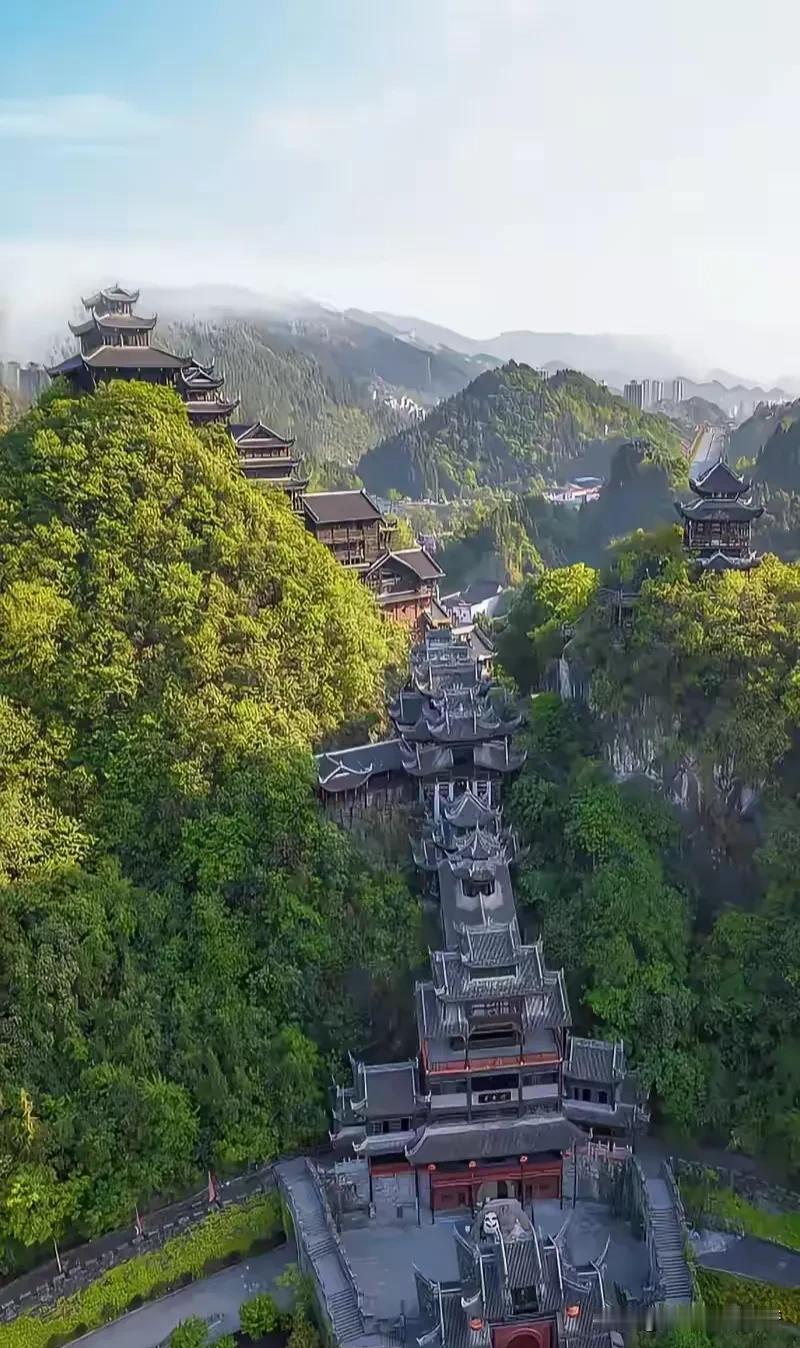 预测一下未来5年，可能是这样的；

1、越来越多的人到农村租房，买房，买地；
