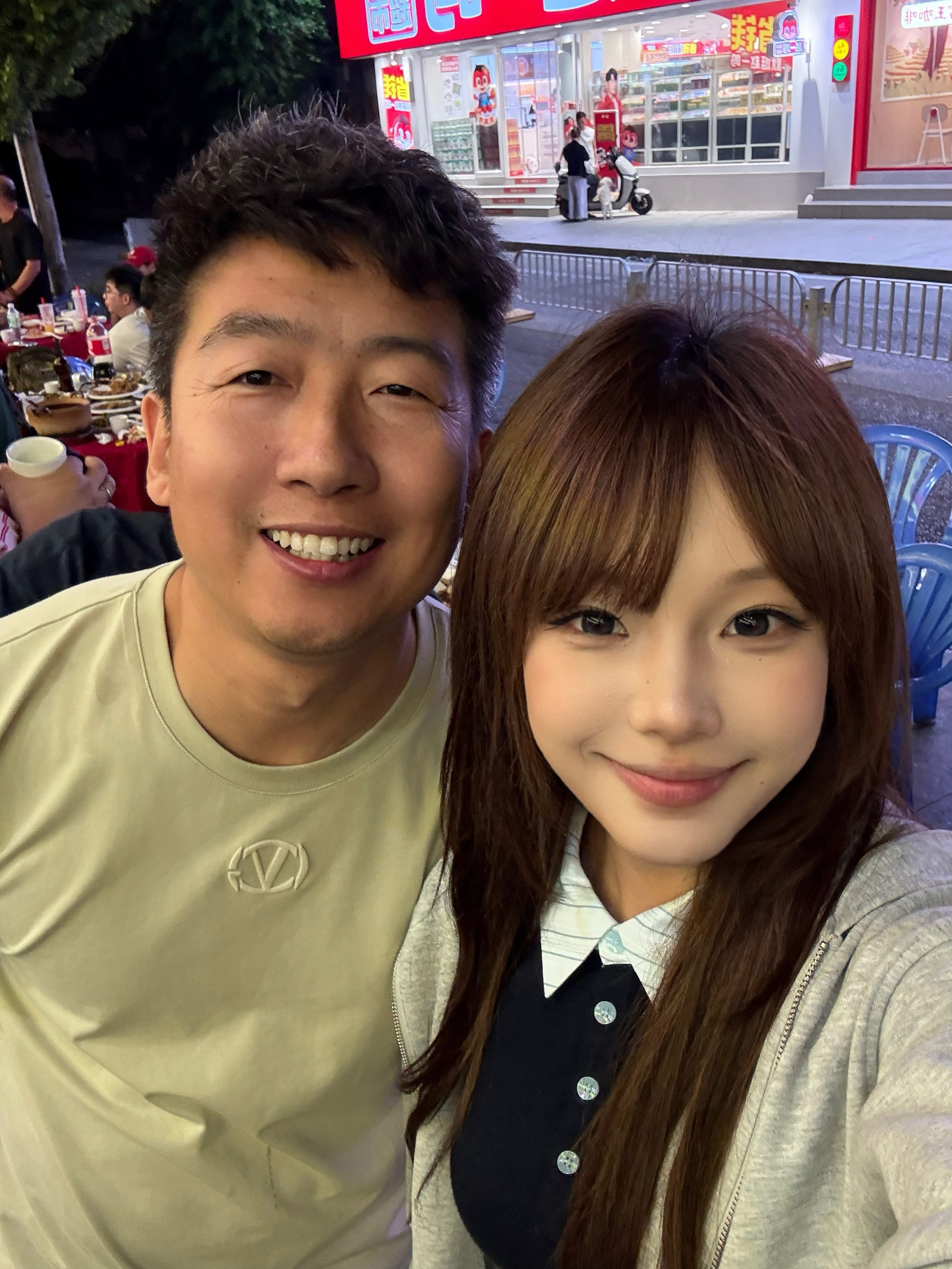 俺夹心也是好起来了，追星成功都能跟套哥合影了[坏笑] ​​​