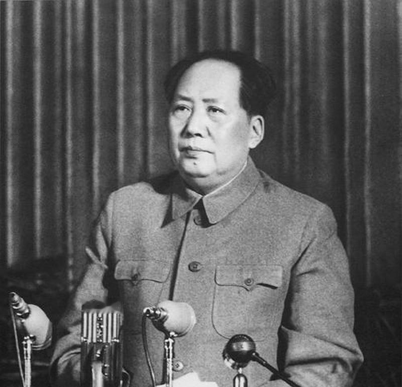 1973年11月2日下午,毛泽东在中南海书房见了一位澳大利亚客人。

据《毛泽东