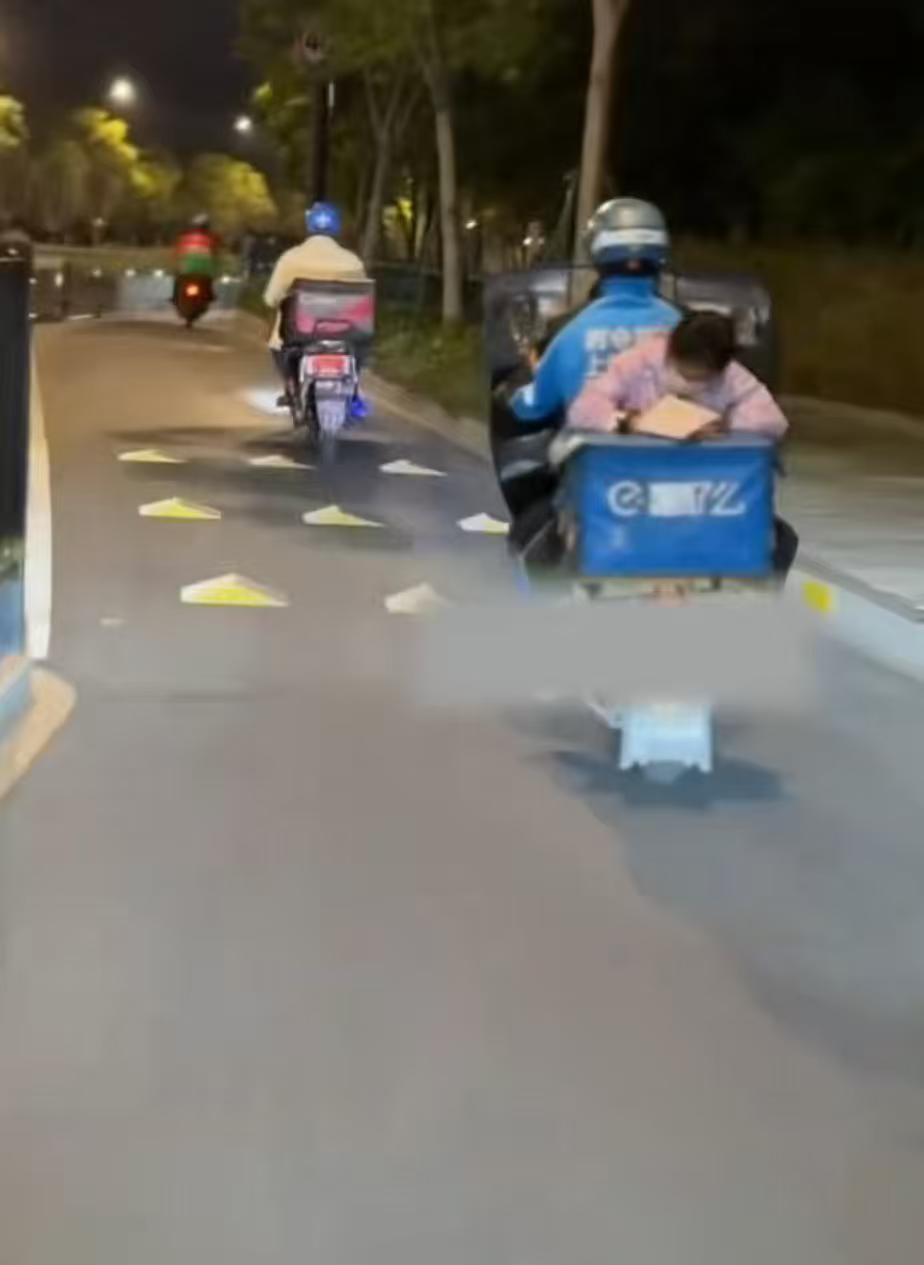 出身寒微笑，所以要像救命稻草一样把握住所有的机会，这不丢人，年轻，就该有积极向上