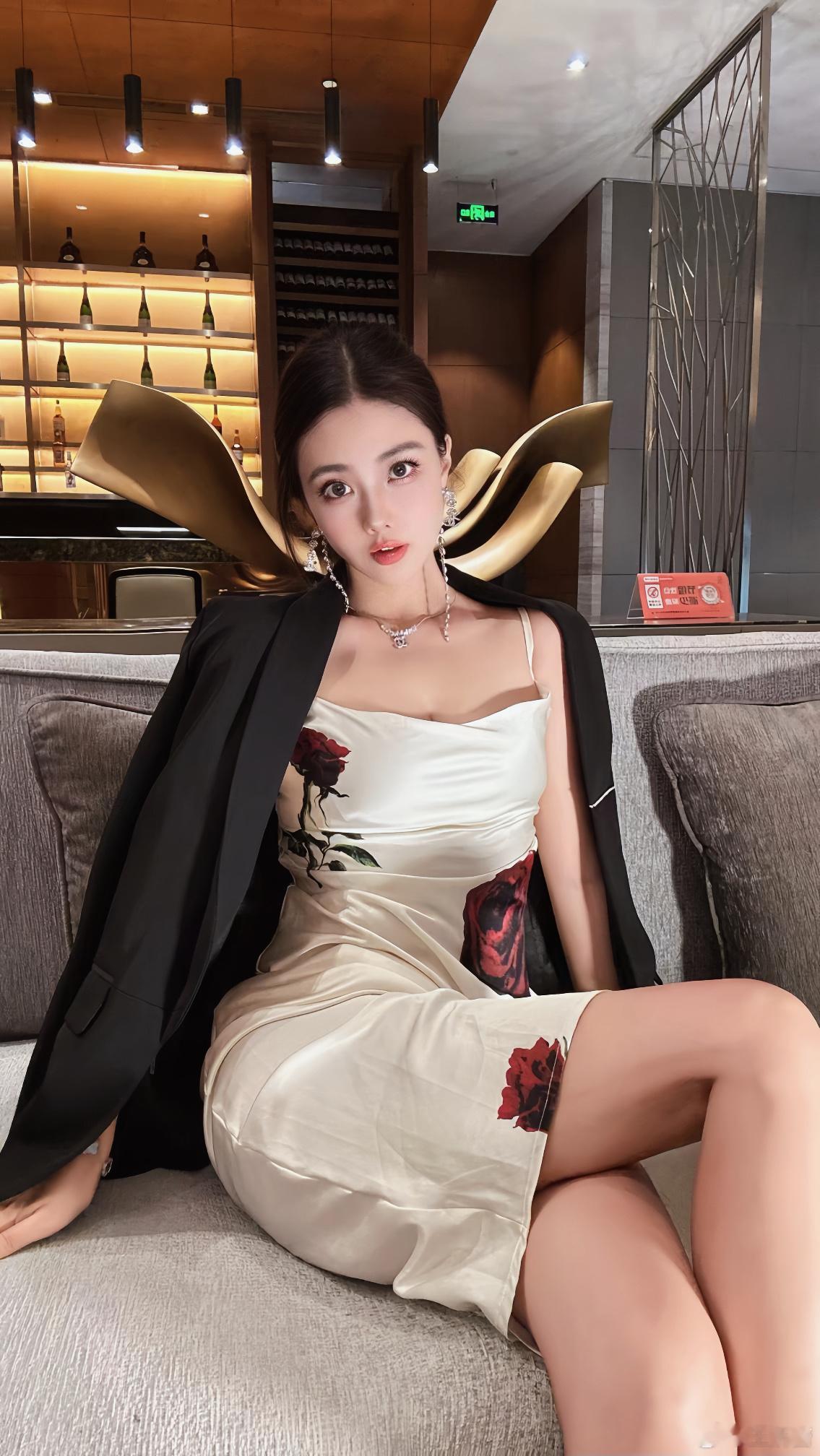 连衣裙连衣裙推荐宅男女神[超话]美女驻扎地 把别人的课题还给别人OOTD
