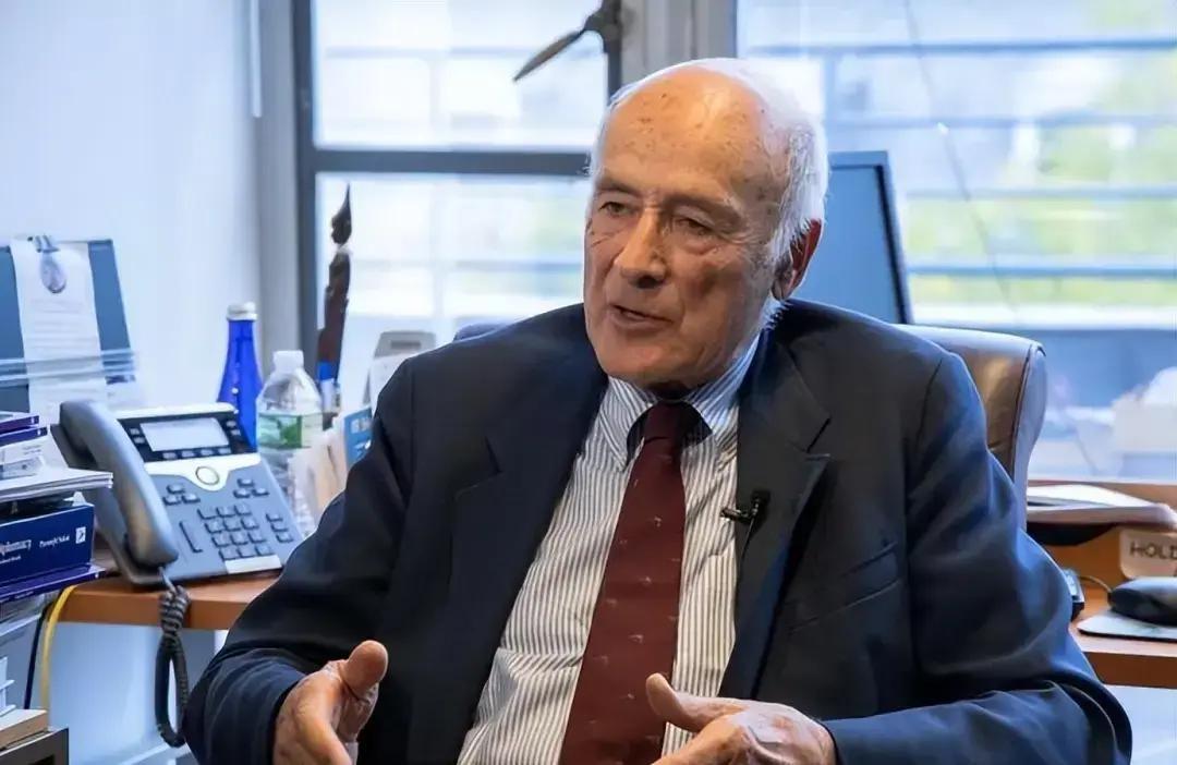 美专家警告美国：若不发动战争，与中国搞零和博弈，是一个大错误

约瑟夫·奈去世，