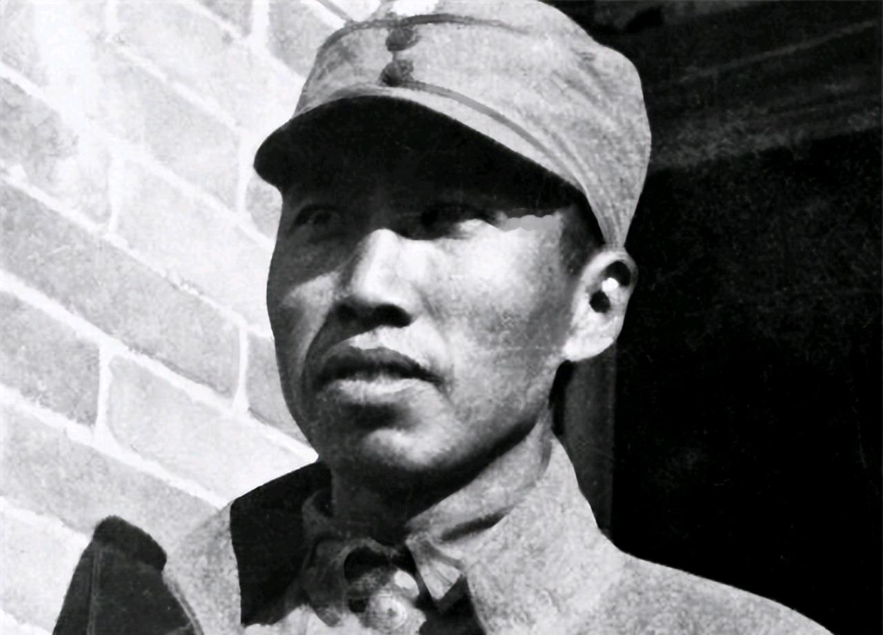 1941年，突击队长吴志勤在与日军激战中，不幸中弹腿受重伤，女护士陈冰把他带到寺