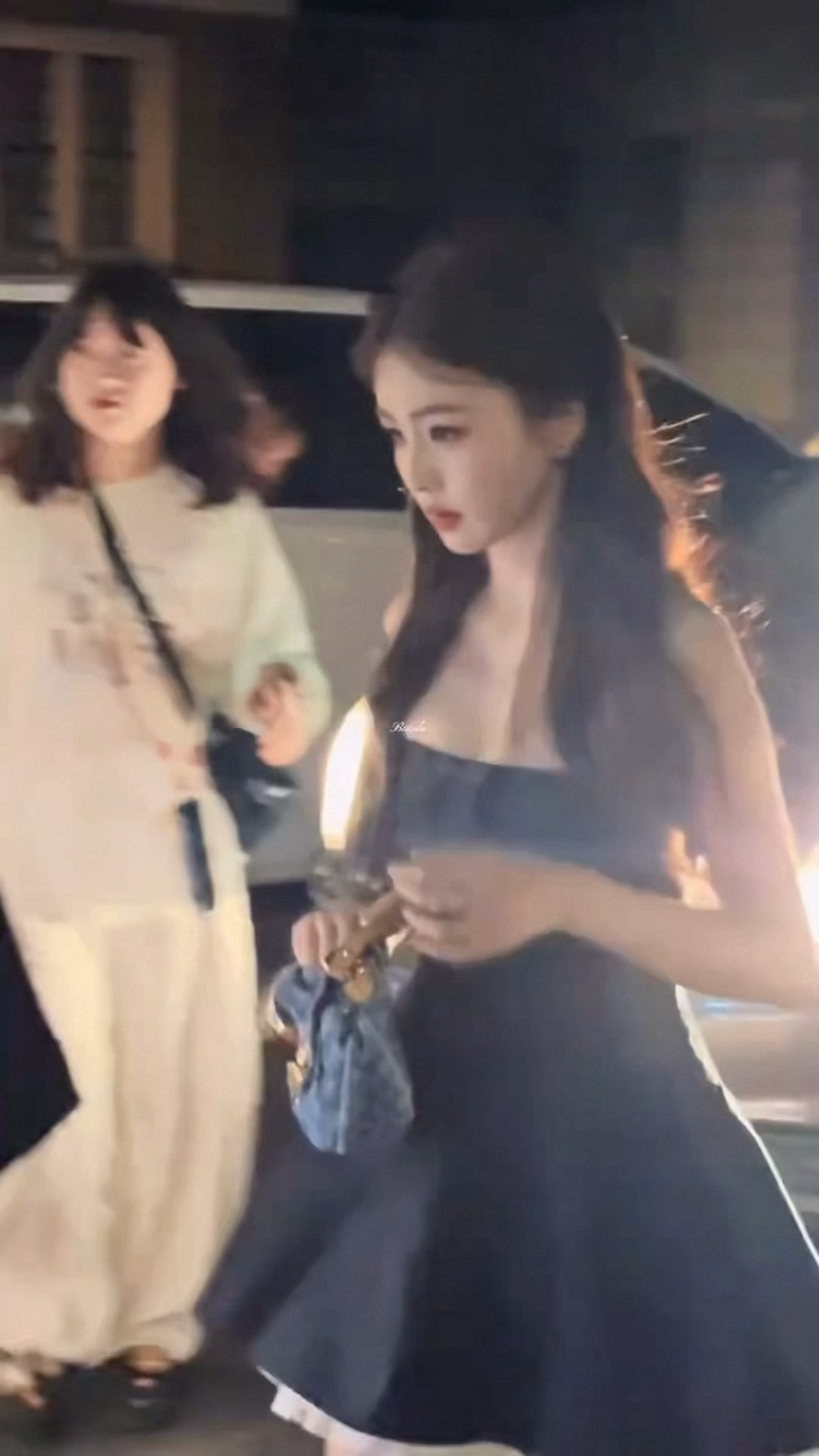 白鹿出神级路透就这么轻轻松松  本年度最让我心动的一个路透反复观看…隔着屏幕都闻