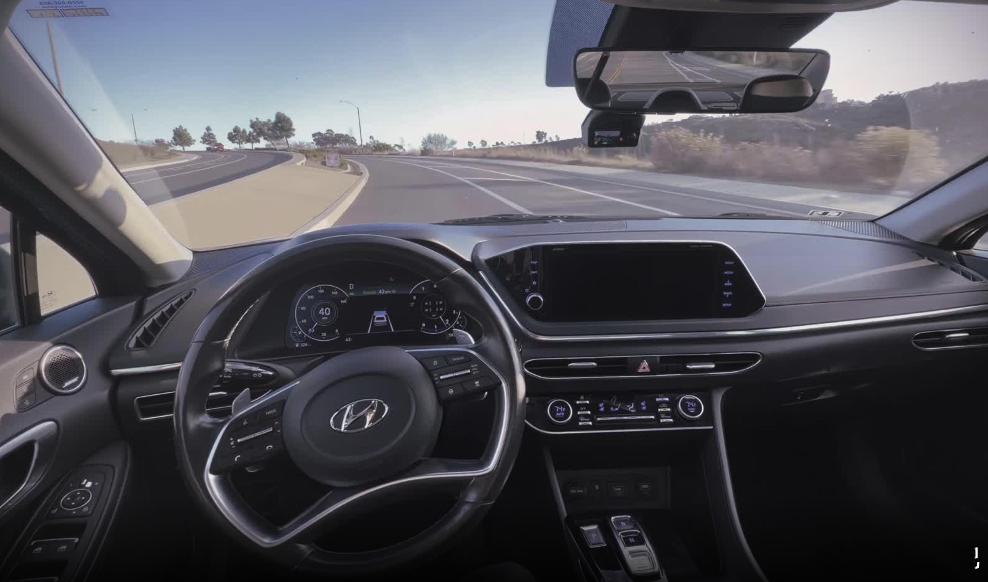 openpilot 在全球得以铺开的核心原因是：开源+分支comma.ai 公司