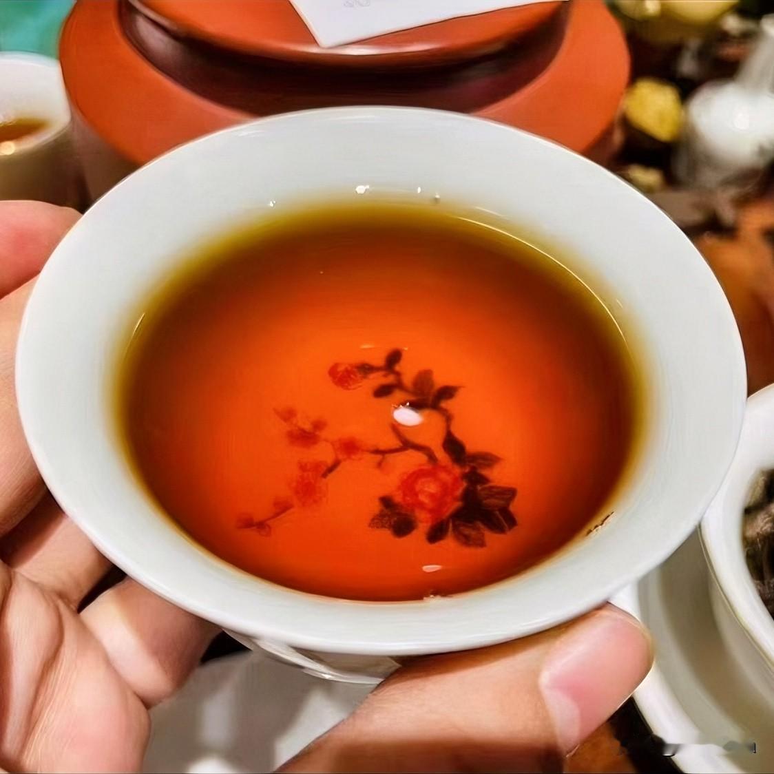 《茶候三境·绝句体》
炭火殷勤水沸时，新芽怯浪意难持。
静观千转烟云散，始见真如