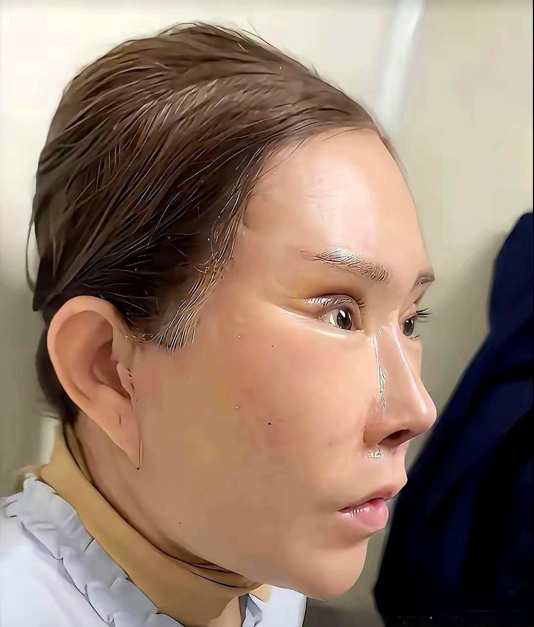 太尴尬！广西退休大妈整容想艳压广场舞，结果把孙子吓怕了

为了在广场舞队伍里脱颖