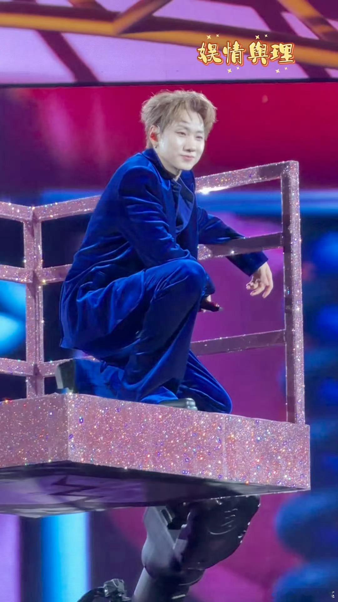 求汪苏泷这个视频的退出键 南宁演唱会的热情隔着屏幕都溢出来了！汪苏泷又唱又跳太有