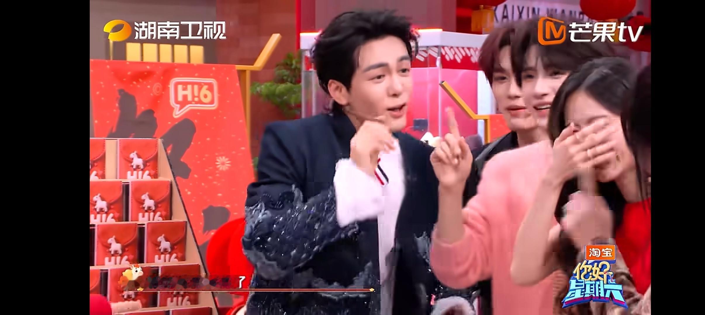 张颜齐丁程鑫听取来声一片 李一桐说自己抽奖手气不好但抽起来一直想抽，张颜齐丁程鑫