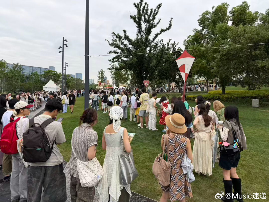 欧阳娜娜演唱会细节欧阳娜娜演唱会细节太暖心欧阳娜娜演唱会藏着无数细腻暖心细节，定