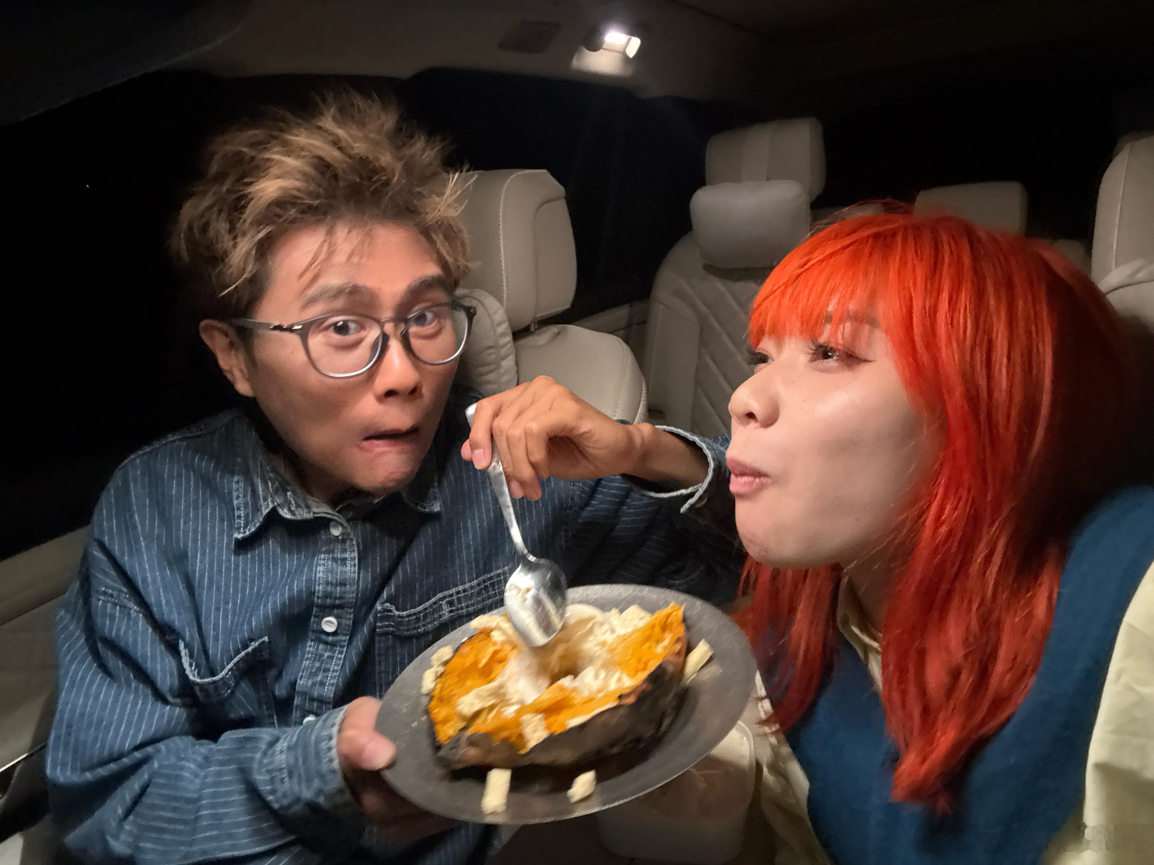 昨晚吃到了最喜欢的美食博主在草原上做的料理！！！！！！！美食博主做饭果然有一手我