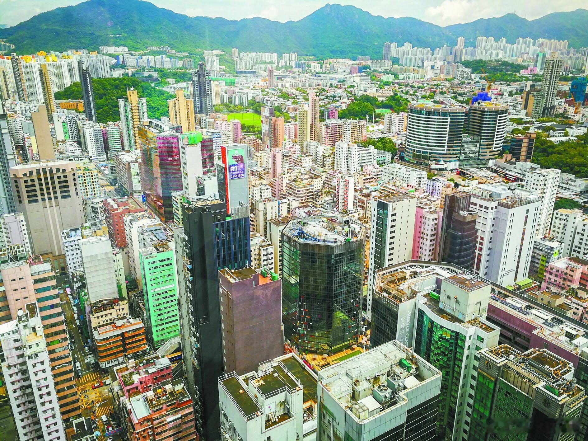 【超亿豪宅遭扫货！香港楼市8年首转牛，今年再涨10%？】香港楼市持续向好，摩根士