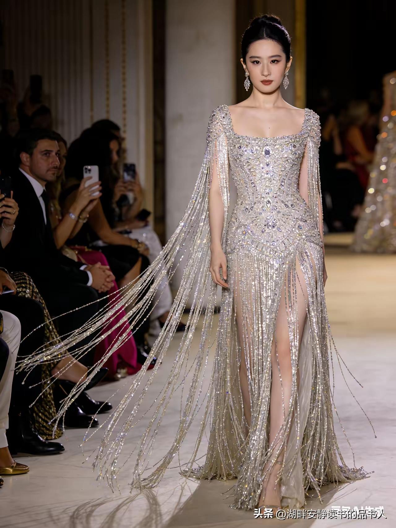 刘亦菲全球首穿高定，2.3米流苏裙，数万颗水晶+800工时，衣美，人更绝！
亮相
