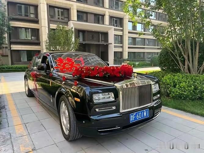为啥现在年轻人不爱结婚了？
 
身边不少长辈都纳闷，现在的年轻人咋都不着急结婚了