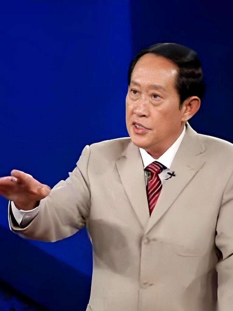 “打江山、坐金銮、睡女人、抢财产、防造反。”
一句话，把几千年的帝王将相，扒得底