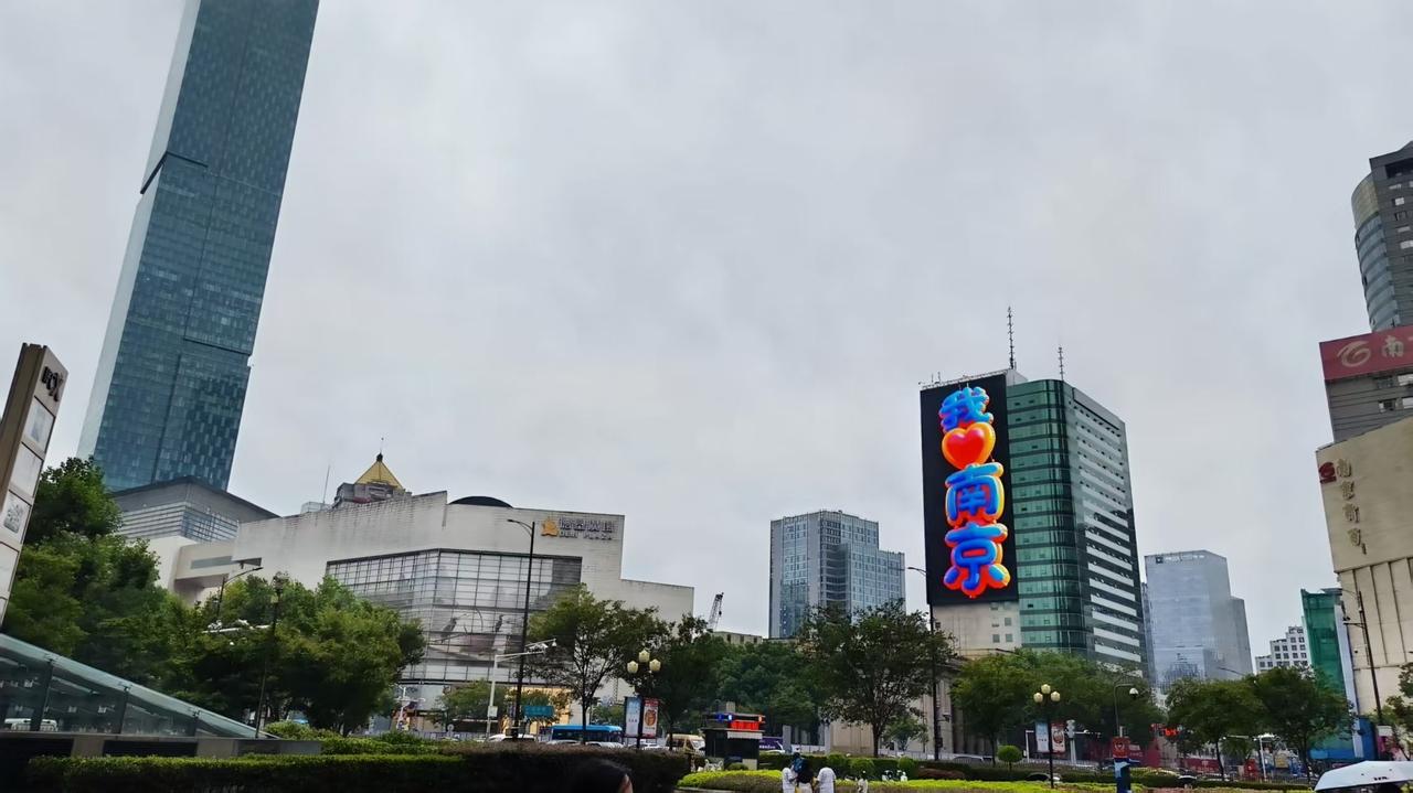 热点观点畅聊会《政府下场收二手房、“以旧换新”总盘子2亿元：上海新沪八条”落地，