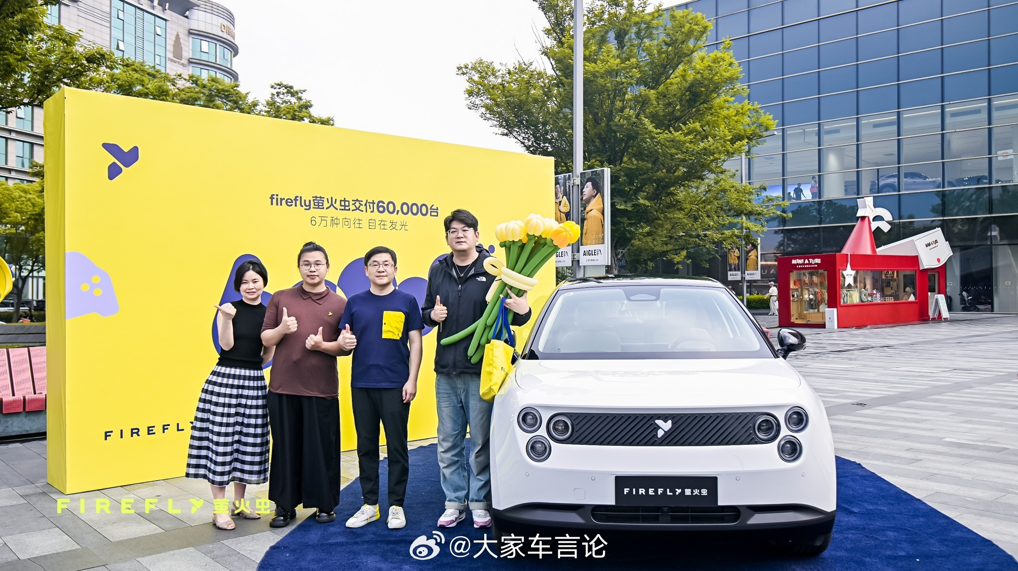 当蔚来全新ES8交付11万台的时候，萤火虫的第60000台亦交付了，这台精致小车
