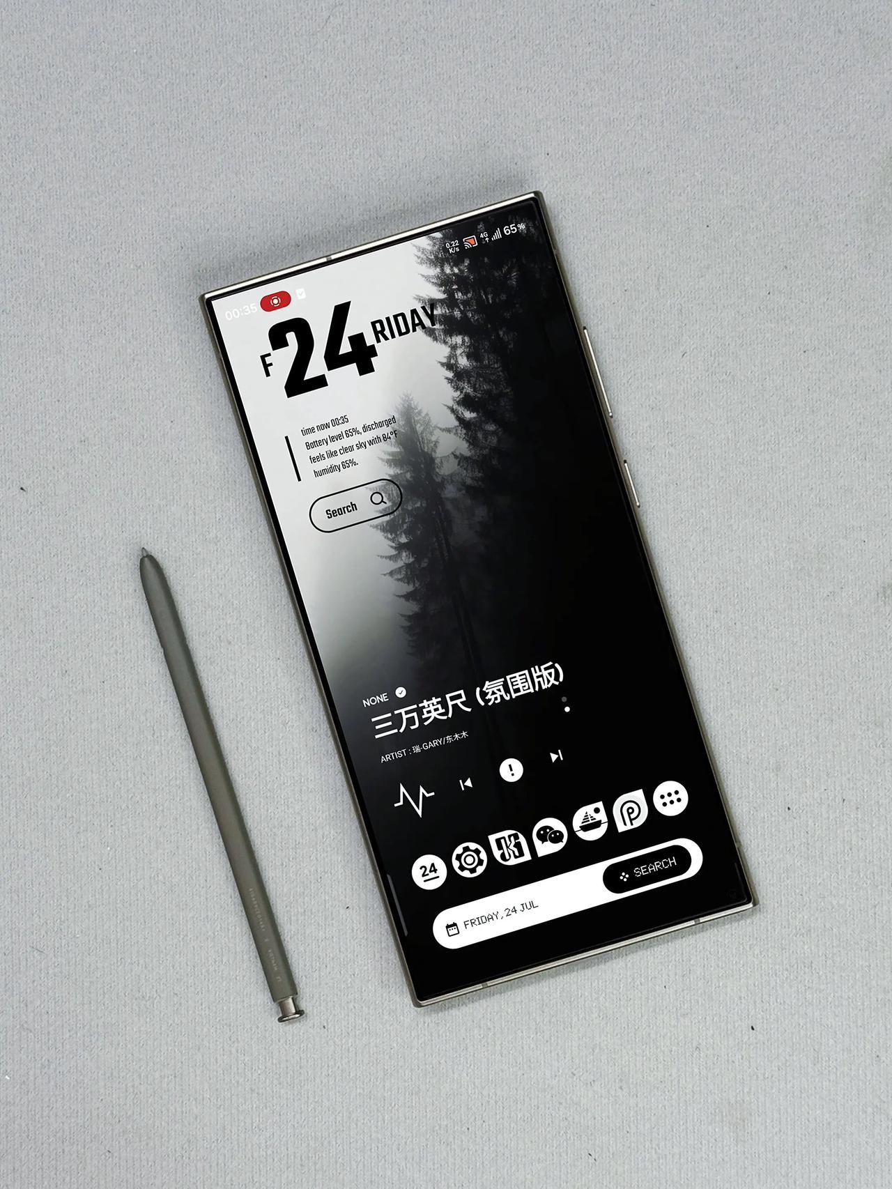 不得不说，这种方方正正的机身颜值和质感真的堪称一绝。
利落的直角边框，没有多余的
