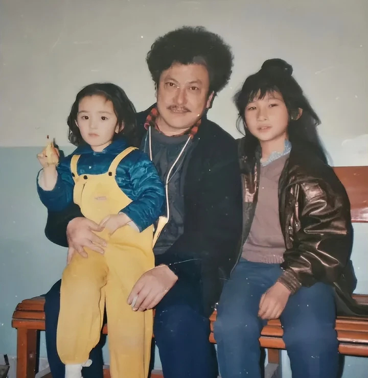杨幂《唐明皇》未公开旧照！3岁她已是可爱美人胚子 ​​​