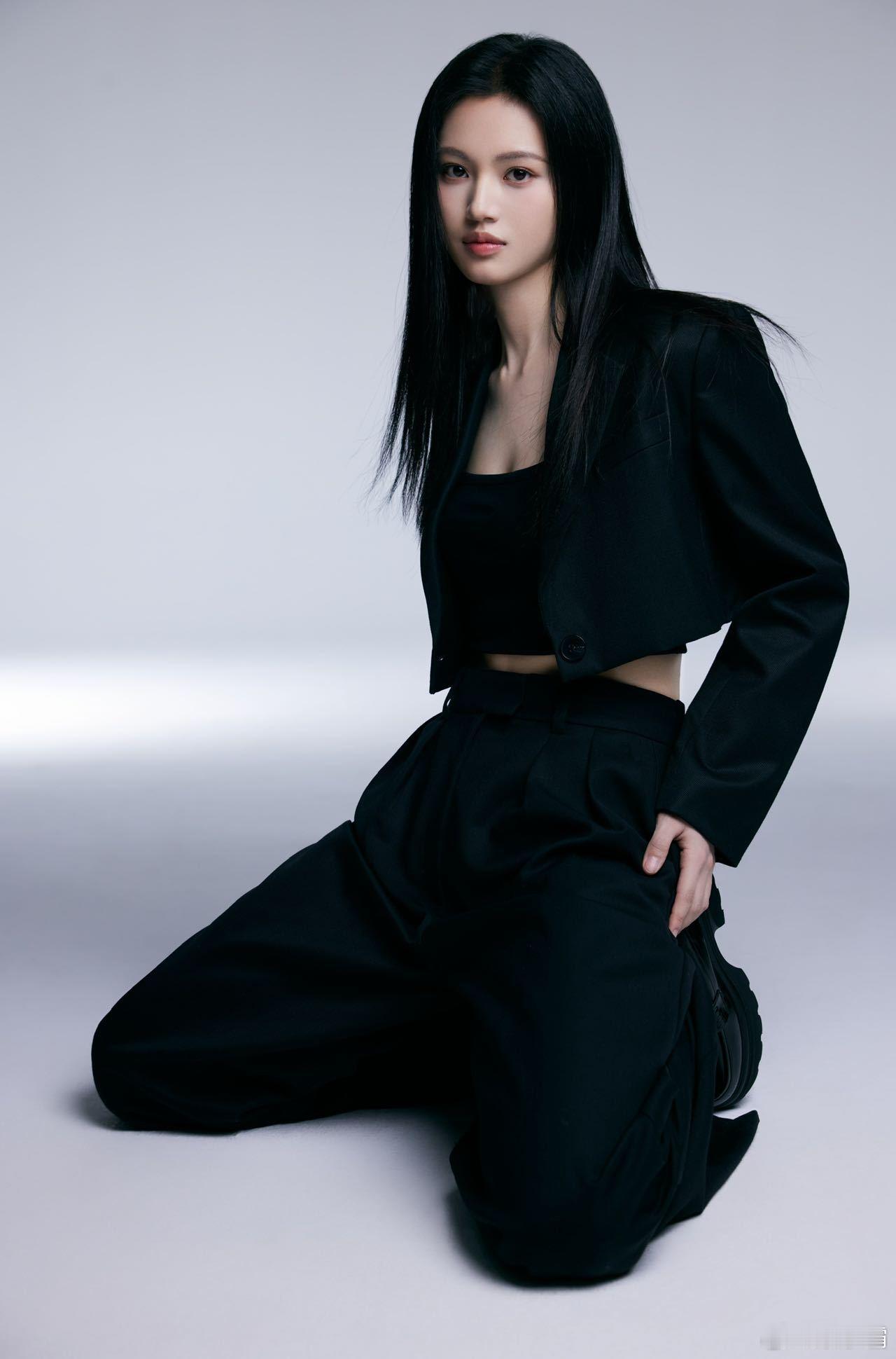 啜妮说沈羽洁是片场梗王 不得不承认，沈羽洁的梗王实力在片场和直播间都展现得淋漓尽