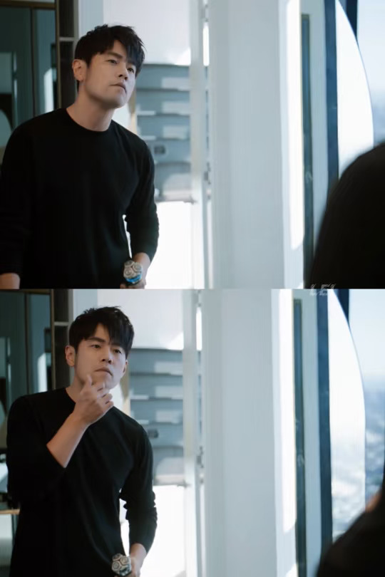 起床看见老公在用飞利浦刮胡子