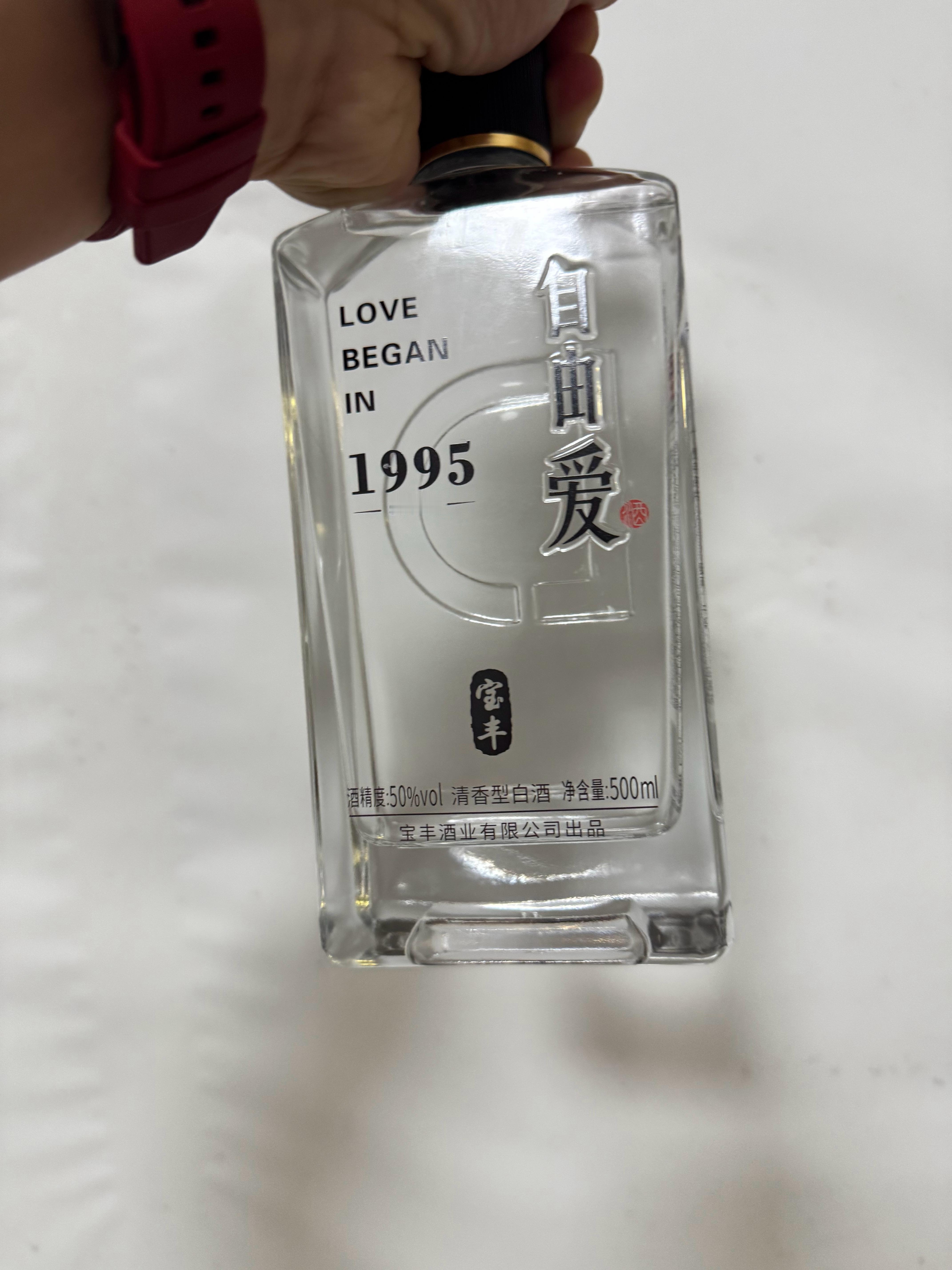 一个经常喝酒的大爷跟我说，75元1瓶的胖东来自由爱白酒，它的味道可以对标300元
