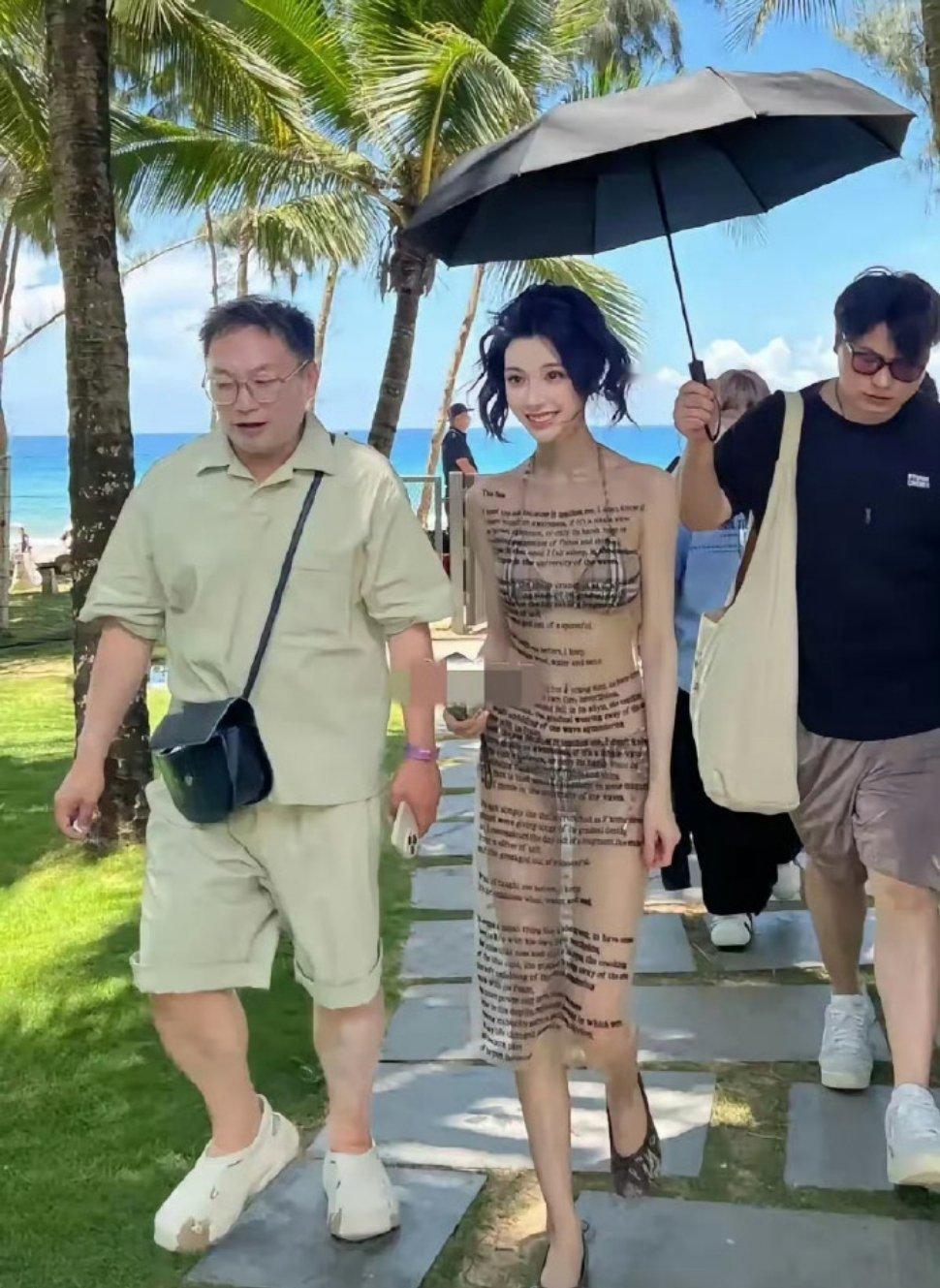 不得不拿出珍藏的两张压箱底图，以飱网友。 