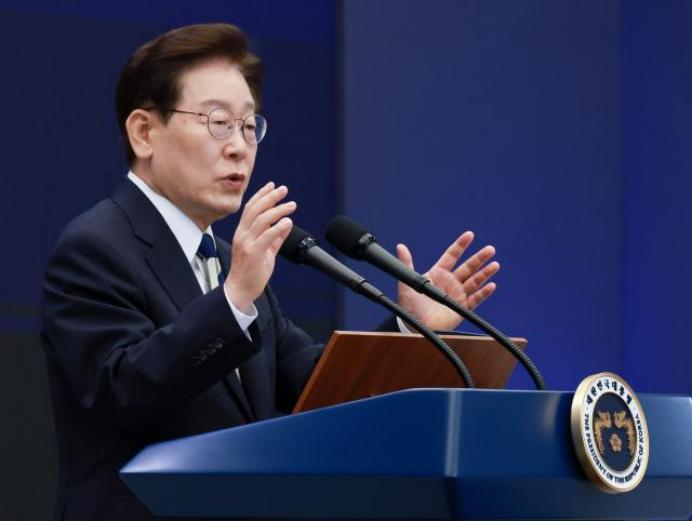 “多事之秋”来临，李在明的麻烦不止一个

10月3日，首尔崇礼门。国民力量党举行