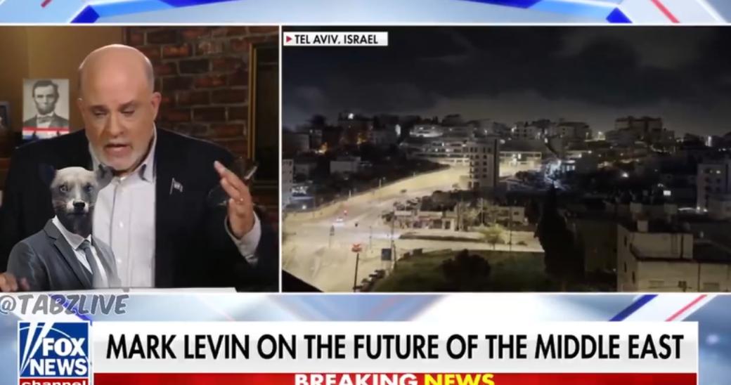 特朗普刚用霍尔木兹海峡的控制权换了停火，他最铁杆的亲信就当着全网哭崩了！

马克