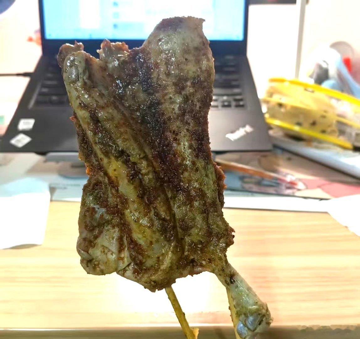 鹅腿阿姨 命运戏弄大馋猪没想到北京大学也被骗了鹅腿阿姨回应肉发绿是绿色食品 鹅腿