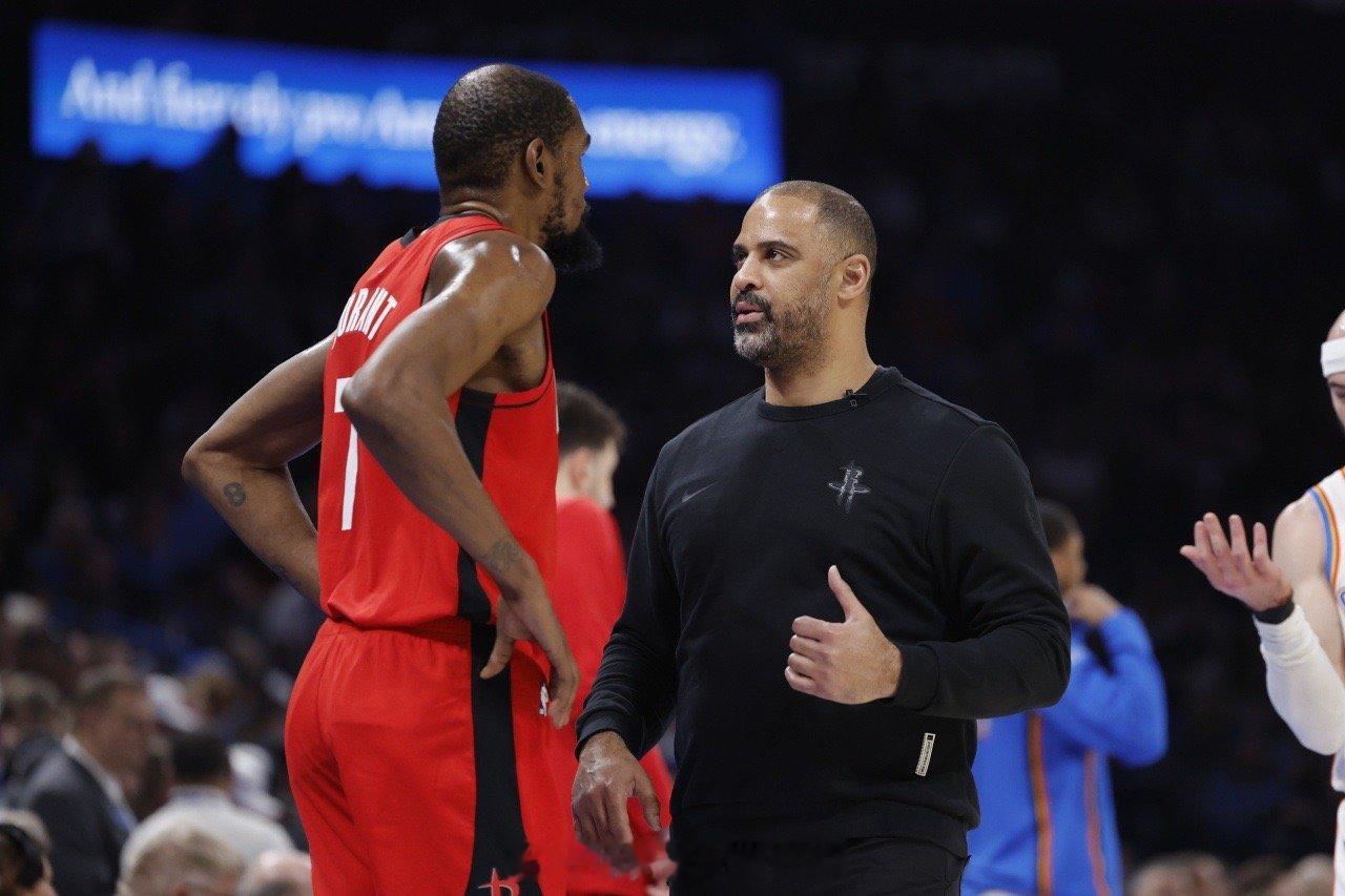 乌度卡谈依赖杜兰特：“我认为我们以前确实太依赖他了，就像你提到的，有时打得很凝固