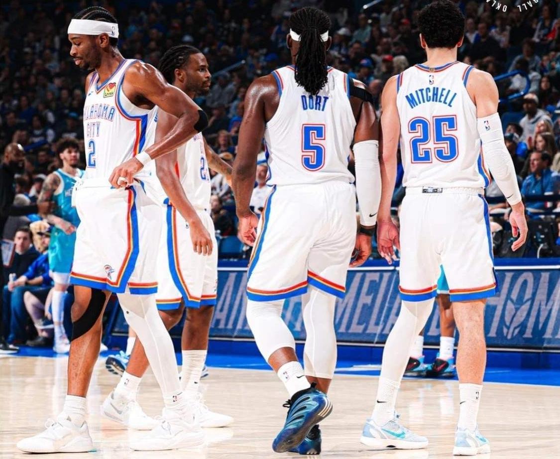 雷霆跌落神坛
近十二场比赛6胜6负，战绩甚至不如同期的快船。输马刺、输森林狼、输